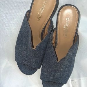 Gray transitional seasons wedge